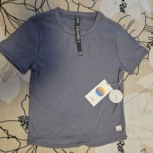 NWT Vuori Womens Small Fitted Tshirt